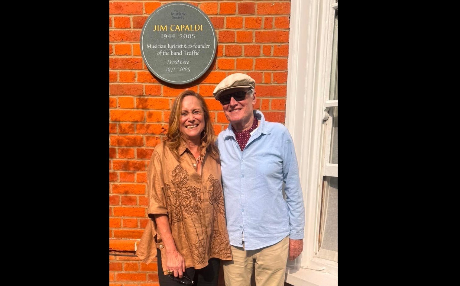 Baterista do Traffic, de coração carioca, ganha placa na Inglaterra