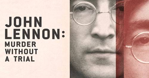 Texto JOHN LENNON: MURDER WITHOUT A TRIAL em fundo claro, ao lado de duas metades do rosto de John Lennon com &oacute;culos redondos, uma em preto e branco e outra em tom s&eacute;pia avermelhado